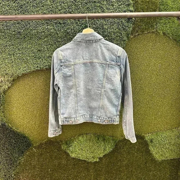 Levi’s Lightwash Denim Jacket Size XS - Picture 3 of 5